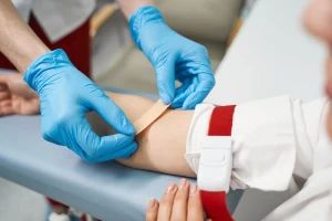 ندرك مخاوفك من مرحلة الانسحاب، لذلك نوفر بروتوكول دوائي آمن تحت إشراف أطباء متخصصين علي اعلي مستوي، لتجاوز الأعراض بسهولة ودون ألم، عادة خلال 10-15 يومًا.