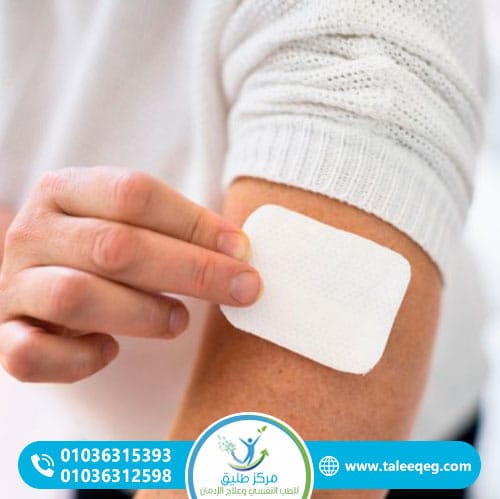 استخدام لصقة الفنتانيل الصحيح: التحذيرات والآثار الجانبية التي يجب أن يعرفها المريض ومقدم الرعاية 2 خطأ شائع وخطير: قطع لصقة الفنتانيل أو التعامل معها بشكل غير سليم