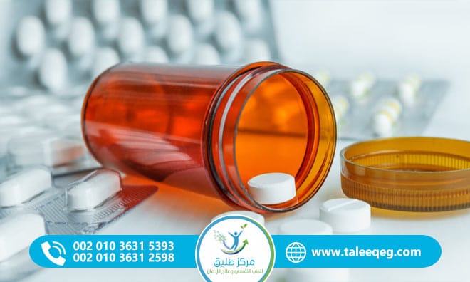 هل الأدوية النفسية تسبب الإدمان؟ الدليل الكامل للتعود والشفاء الآمن